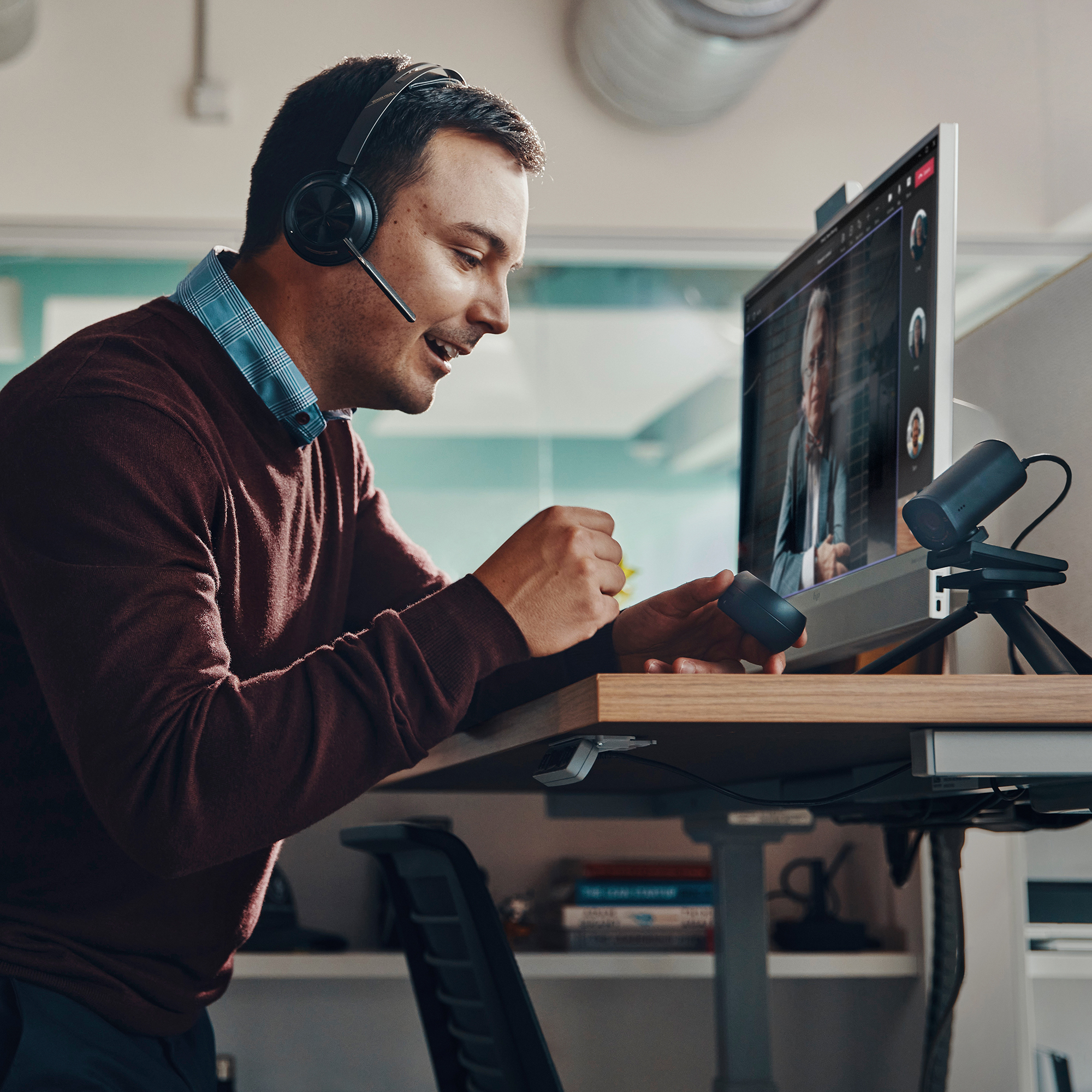 Auriculares PLANTRONICS Voyager Focus 2